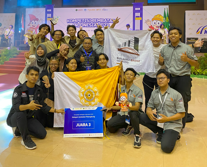 euforia Tim Gardapati saat mendapatkan Juara 3 di XVIII