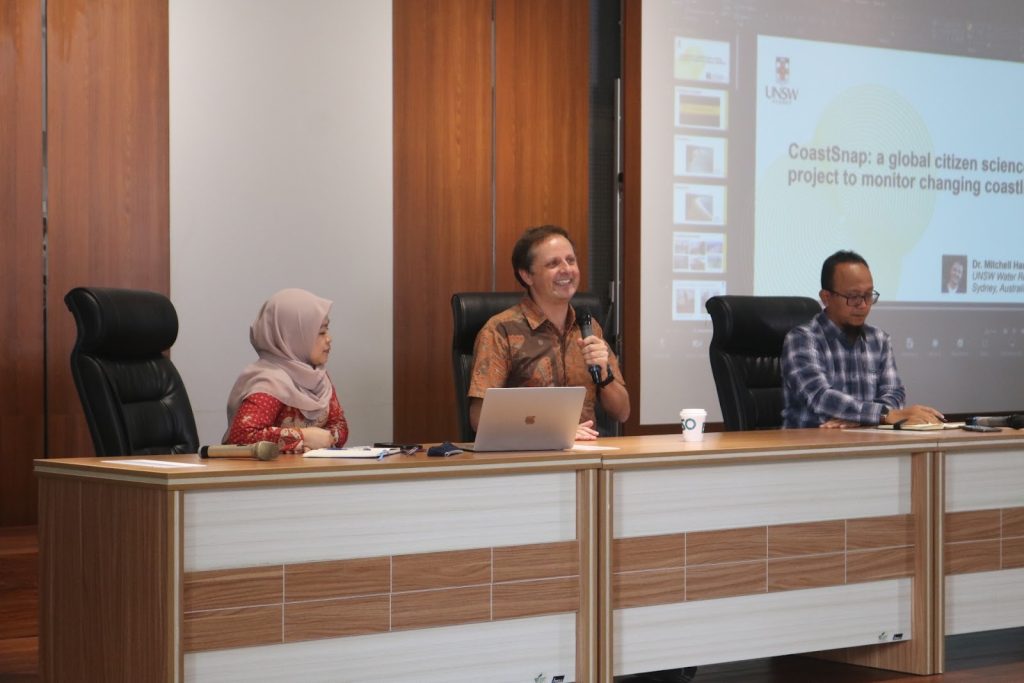 Seminar Internasional mengenai Inisiatif Komunitas dalam Pengawasan Pesisir Pantai