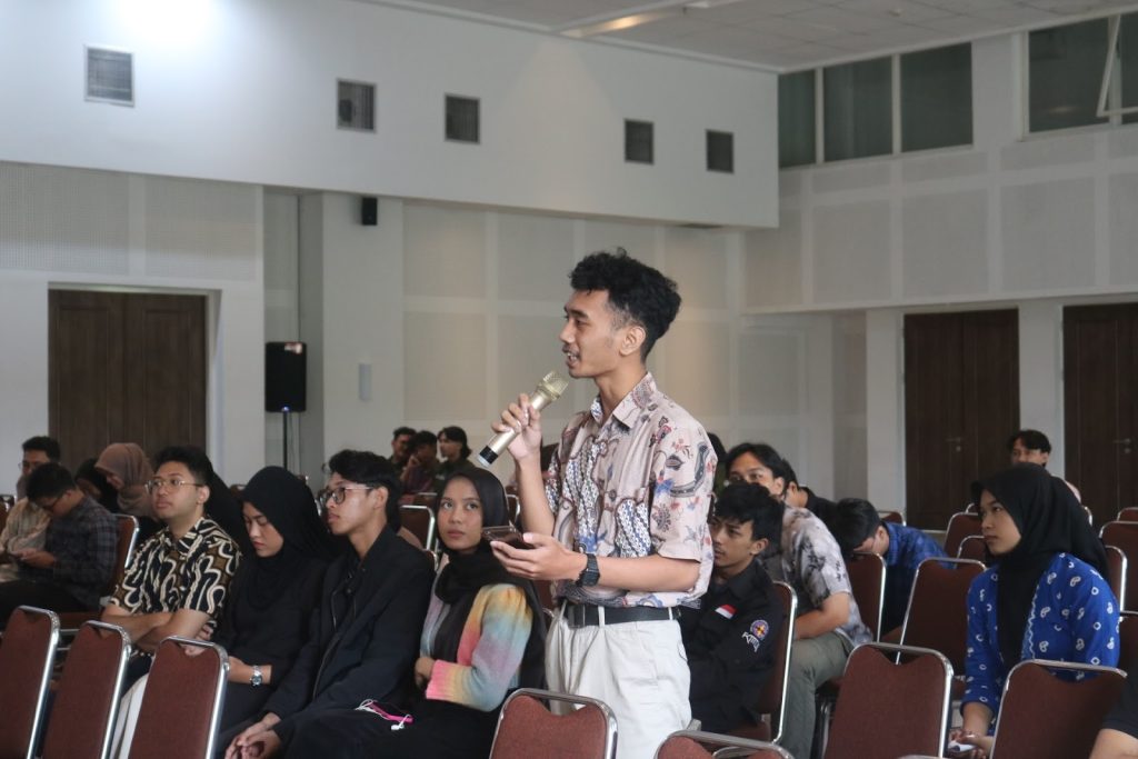 Seminar Internasional mengenai Inisiatif Komunitas dalam Pengawasan Pesisir Pantai 2