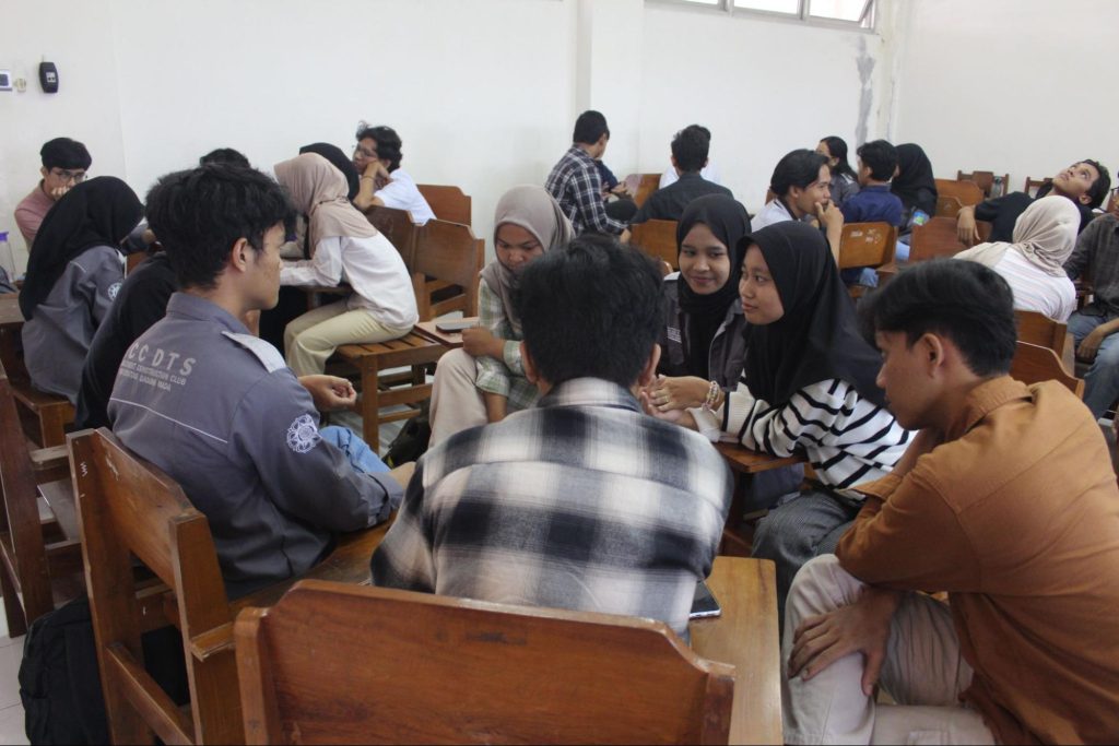 Foto Peserta Melakukan FGD