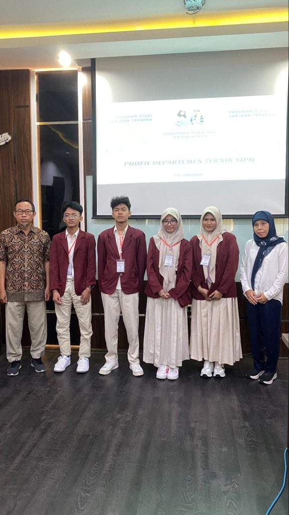 Foto bersama perwakilan siswa dengan dosen