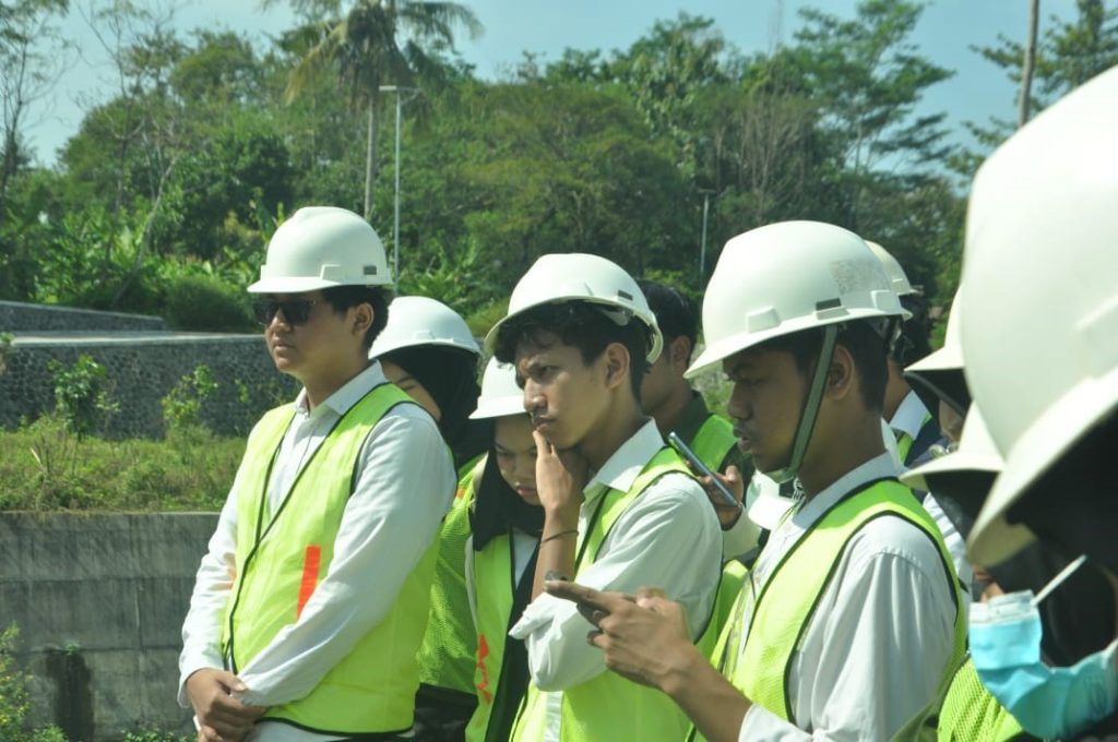 Foto sesi penyampaian materi dari pihak Balai Teknik Sabo