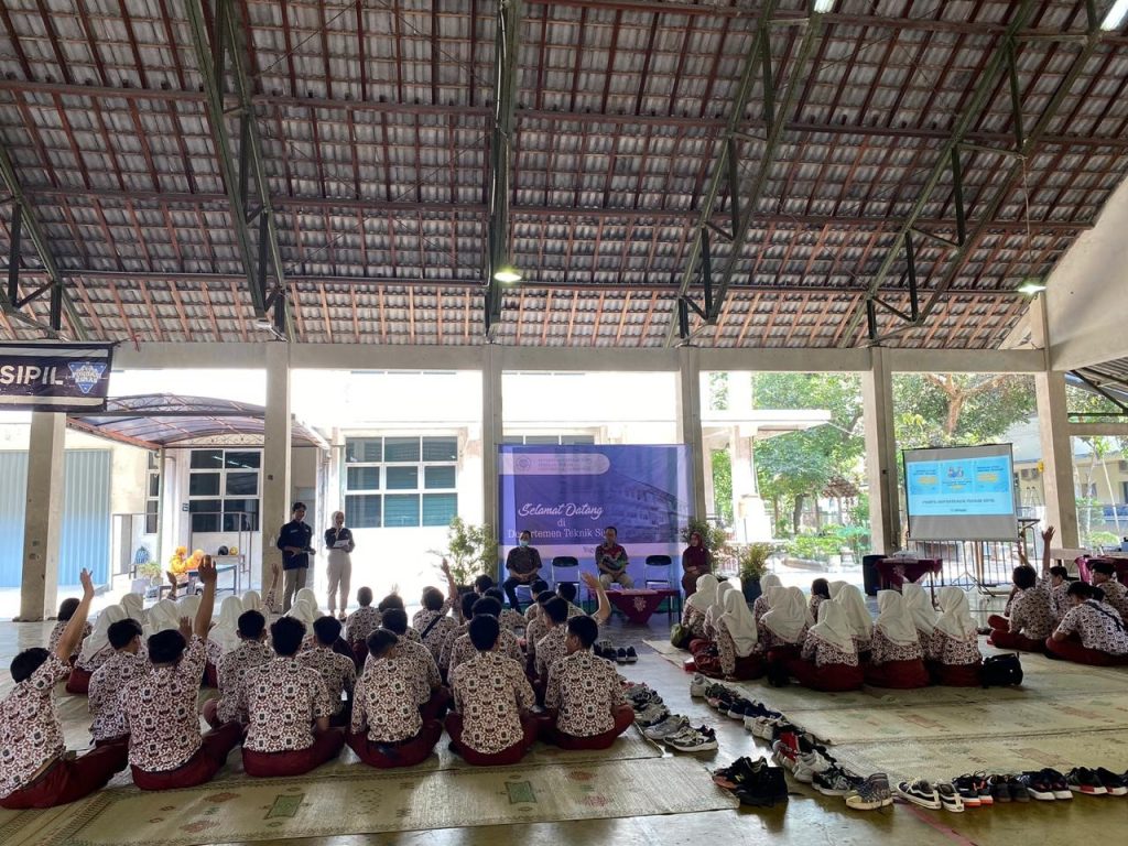 Kunjungan  SMA Negeri 9 Surabaya